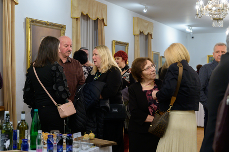 Neformalno druženje kulturnikov v Galeriji Kambič - Osrednja obcinska prireditev ob slovenskem kulturnem prazniku